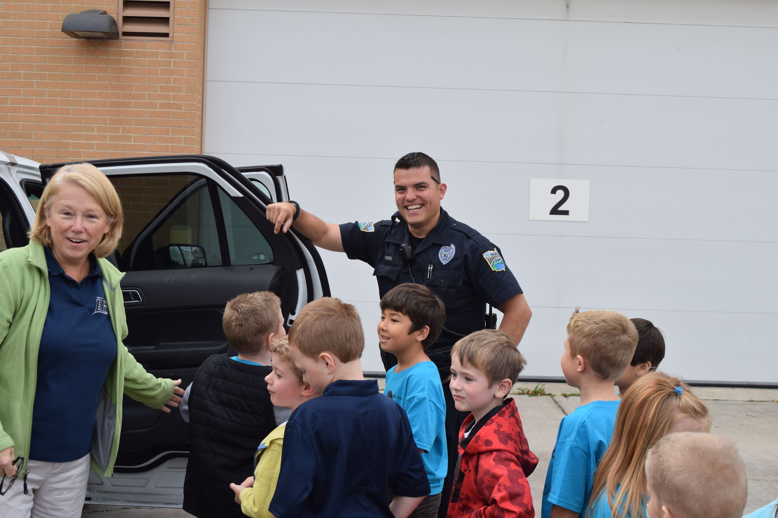 Officer Hurd shows children a cruiser